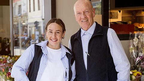 Neu bei "Unser Supermarkt - mit Herz und Humor": Alessia Herren mit Marktleiter Udo Ridders.