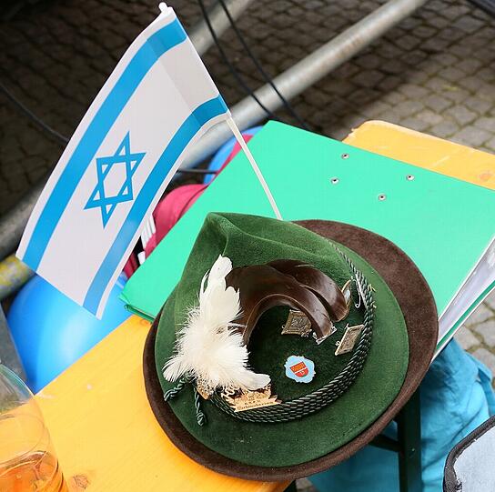 Mit vielen Tanzdarbietungen und Live-Musik wurde vergangenen Woche auf dem Odeonsplatz der Israeltag gefeiert. Die Bilder...