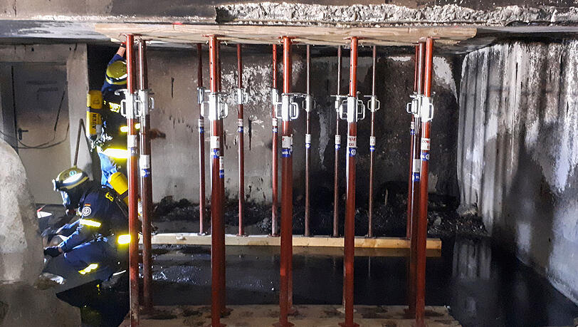 Fachgerecht wurden die Baustützen nach dem Feuer eingesetzt. Fachgerecht wurden die Baustützen nach dem Feuer eingesetzt.