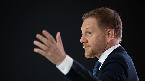 Sachsens Ministerpräsident Michael Kretschmer stellt sich an die Seite seines CDU-Parteikollegen Merz. (Archivbild)