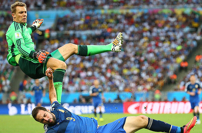 Manuel Neuer: Der Bayern-Keeper ist mit dem DFB-Team in Düsseldorf und Dortmund. Der Neuauflage des WM-Finals gegen Argentinien folgt am Sonntag das EM-Quali-Spiel gegen Schottland