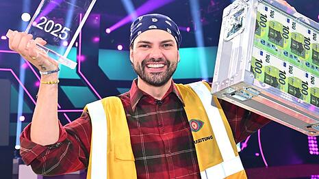 Großer Jubel am Montagabend: Jimi Blue Ochsenknecht nimmt bei "Promi Big Brother" 2025 den Sieg und 100.000 Euro mit nach Hause.