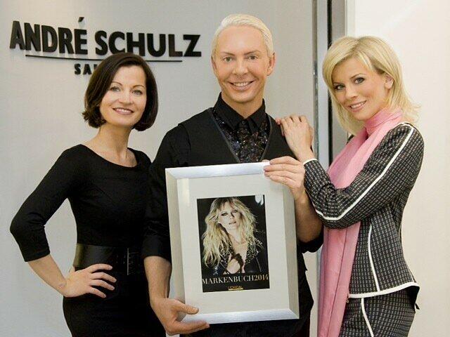 Neuer Markenbotschafter: André Schulz mit Schauspielerin Eva Habermann und Yvonne Schramm (l., Business Development Managerin L?Oréal Paris).