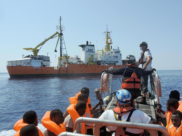Die Arbeit der Seenotretter im Mittelmeer wird vor allem von Italien und Malta immer wieder erschwert.