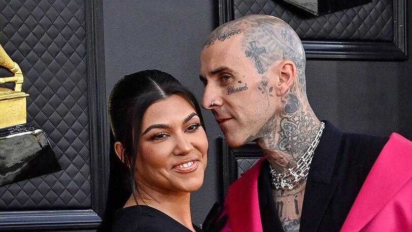 Kourtney Kardashian und Travis Barker sind seit 15. Mai 2022 verheiratet. Jetzt erwarten sie ihr erstes gemeinsames Kind.