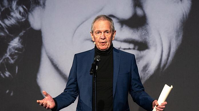Fritz Egner feiert schon im Februar sein Comeback. Er plaudert über den neuen Job und Probleme beim BR.