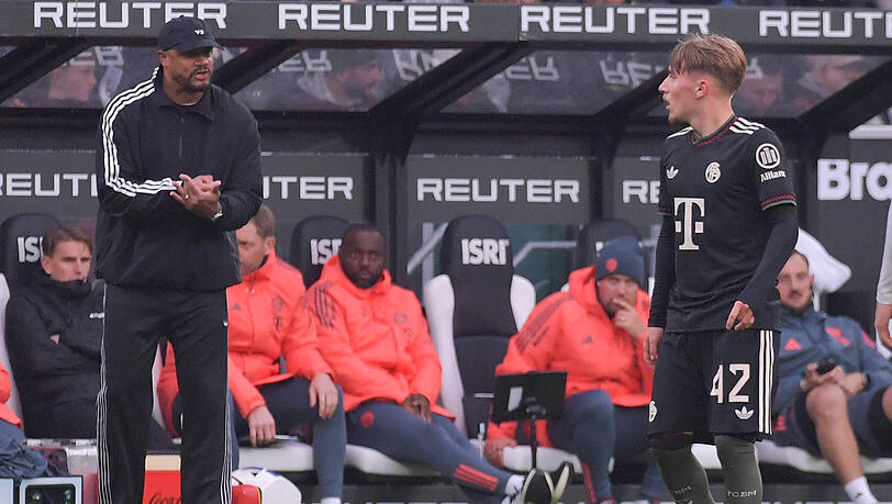 Bayern-Trainer Vincent Kompany nimmt Lennart Karl den Druck. Bayern-Trainer Vincent Kompany nimmt Lennart Karl den Druck.