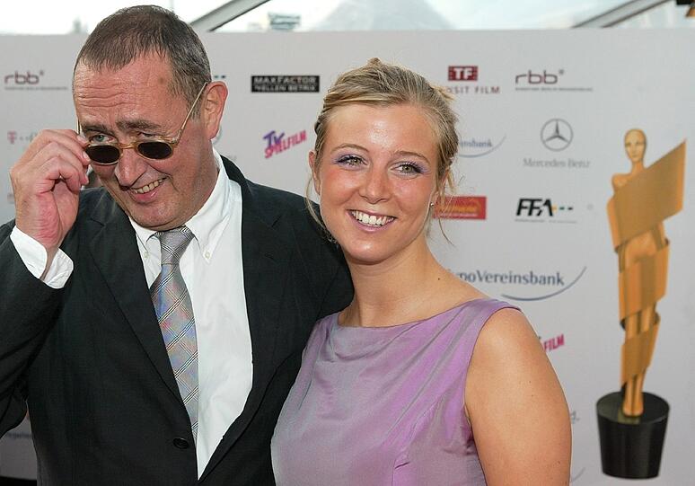 Erst jetzt spricht Nina über den Tod ihres Vaters. Einen solchen Verlust zu verarbeiten braucht viel Zeit.