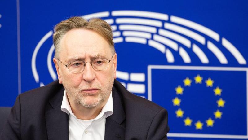 Kurz vor Ende der vierten Verhandlungsrunde über einen EU-Handelspakt mit Großbritannien hat sich der SPD-Brexit-Experte Bernd Lange pessimistisch geäußert. Kurz vor Ende der vierten Verhandlungsrunde über einen EU-Handelspakt mit Großbritannien hat sich der SPD-Brexit-Experte Bernd Lange pessimistisch geäußert.