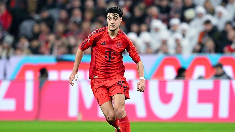 Aleksandar Pavlovic bei seinem letzten Einsatz vor der Erkrankung im Februar gegen Eintracht Frankfurt. Aleksandar Pavlovic bei seinem letzten Einsatz vor der Erkrankung im Februar gegen Eintracht Frankfurt.