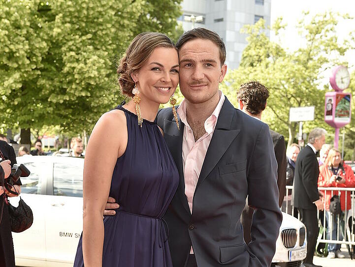 Strahlendes Ehepaar: Annika Kipp und Frederick Lau