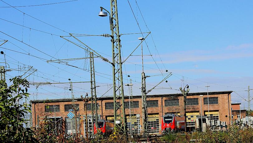 Das Werksgelände der Bahn in Pasing: Hier schießt ein Falkner seit Oktober Tauben ab. Das Werksgelände der Bahn in Pasing: Hier schießt ein Falkner seit Oktober Tauben ab.