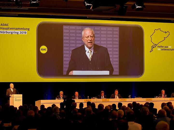 Präsident August Markl eröffnet die ADAC-Hauptversammlung 2019 am Nürburgring.