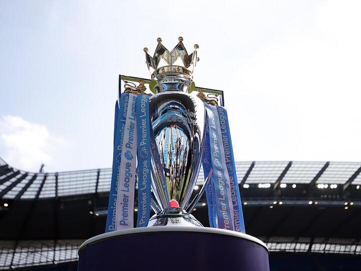 In der englischen Premier League soll bald wieder der Ball rollen - die Frage ist nur wann.