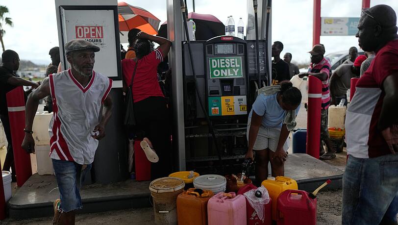 Einige Tankstellen auf Jamaika haben nur noch wenig Kraftstoff. Einige Tankstellen auf Jamaika haben nur noch wenig Kraftstoff.