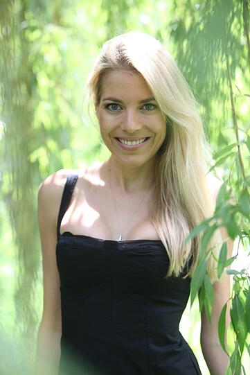 Viola Semann: Sie ist unter den Top 30 der zahlreichen Bewerberinnen. Wird Viola die "Schöne Münchnerin 2011"?