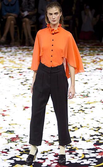 Fashion Week Paris - eine Kreation Gaspard Yurkievichs für Frühnling/Sommer 2012.