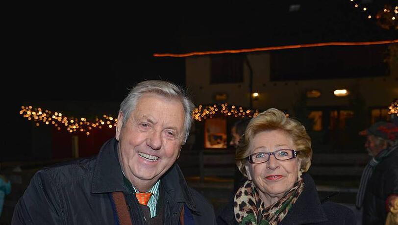 Karl Moik und Gattin Edith bei einem Auftritt Ende des Jahres 2013 Karl Moik und Gattin Edith bei einem Auftritt Ende des Jahres 2013