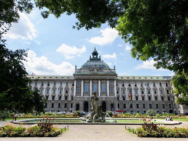 Der Justizpalast von München mit dem Landgericht München I und dem Sitz des Bayerischen Staatsministeriums der Justiz. Foto: Matthias Balk/Archiv