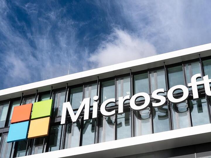 Der Gewinn von Microsoft sprang in dem Ende September abgeschlossenen ersten Geschäftsquartal um 21 Prozent auf 10,7 Milliarden Dollar hoch.
