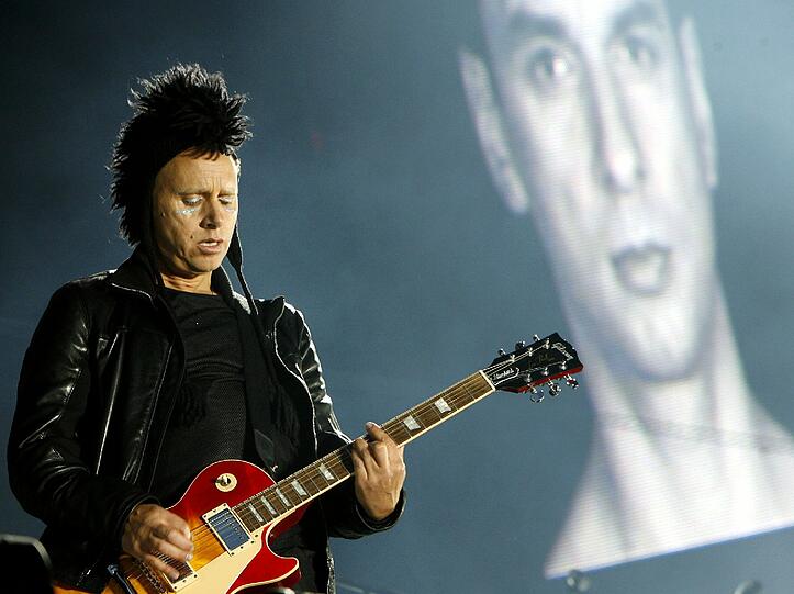 31- Jahre zusammen und immer noch hochexplosiv. Die Band Depeche Mode, die mit ihrem Synthie-Pop die Musik nachhaltig geprägt haben, kommt im Juni nach München. Die Bilder von vergangenen Konzerten und Aktionen.