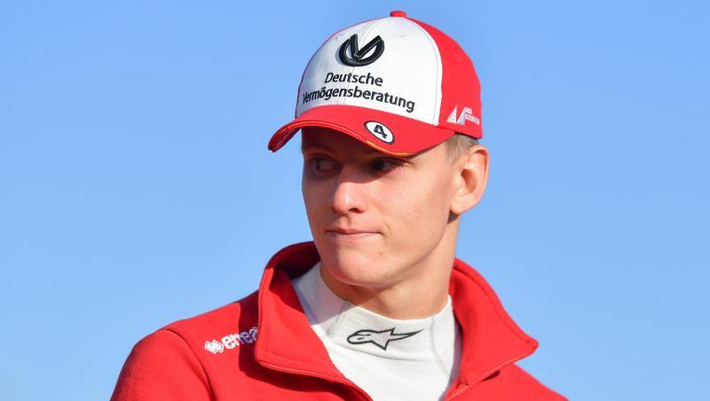Nach dem Sieg in der Europameisterschaft der Formel 3 nimmt Mick Schumacher 2019 die Formel 2 in Angriff. Nach dem Sieg in der Europameisterschaft der Formel 3 nimmt Mick Schumacher 2019 die Formel 2 in Angriff.