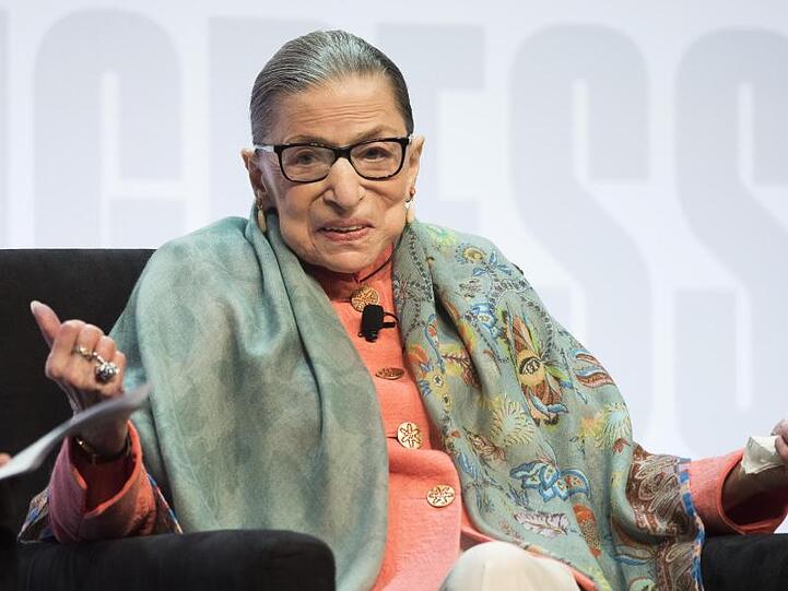 Die Justiz-Ikone und älteste Richterin am US-Supreme Court, Ruth Bader Ginsburg, hat ihre Krebserkrankung besiegt.