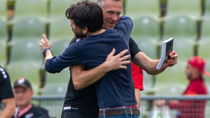 Dank an Torwart-Trainer Hofmann: Peter Hyballa.