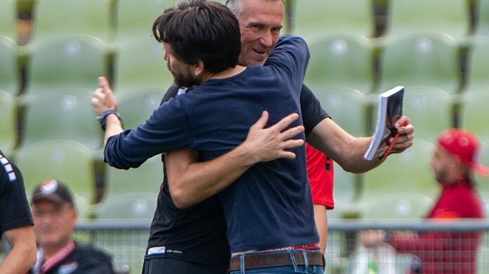 Dank an Torwart-Trainer Hofmann: Peter Hyballa.