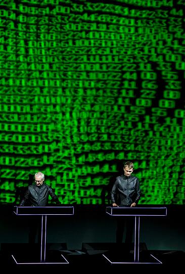 Mit ihren alten Hits "Das Model" oder "Autobahn" kann die 1970 gegründete Band Kraftwerk nach wie vor ihre Fans begeistern. Eine 3D-Show tut dabei ihr Übriges.