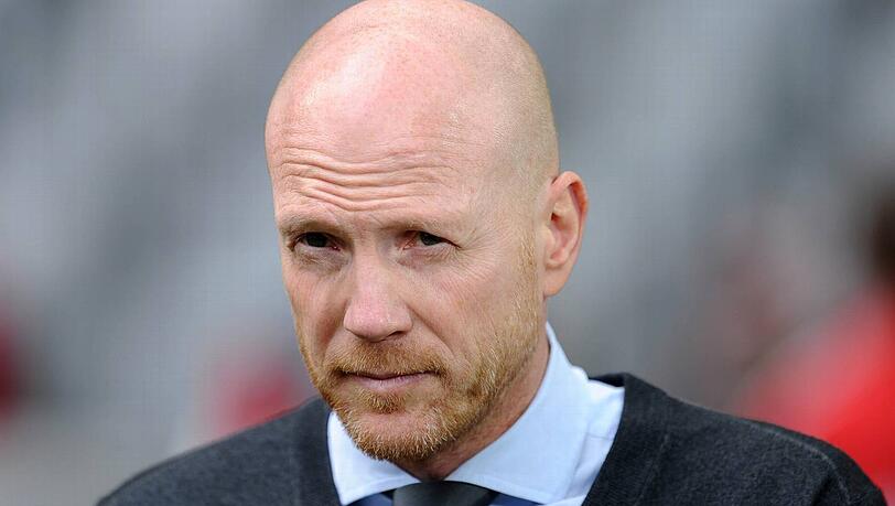 Bayerns Sportdirektor Matthias Sammer ermahnt seine Mannschaft vor dem Spiel beim Club. Bayerns Sportdirektor Matthias Sammer ermahnt seine Mannschaft vor dem Spiel beim Club.