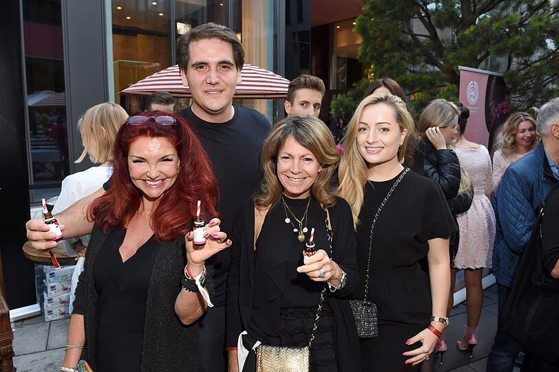Dr. Cordula Niedermaier May mit Sohn und Margarita Cittadini Leinfelder und Grazia Stallone