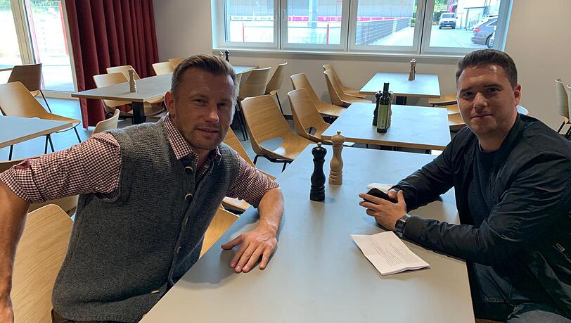 Der 40-jährige Kroate (l.), hier im Gespräch mit AZ-Redakteur Maximilian Koch. Der 40-jährige Kroate (l.), hier im Gespräch mit AZ-Redakteur Maximilian Koch.