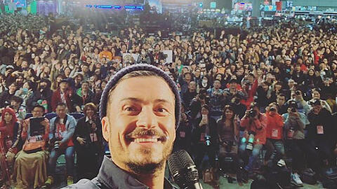 Orlando Blooms Selfie auf der Comic-Con in Japan