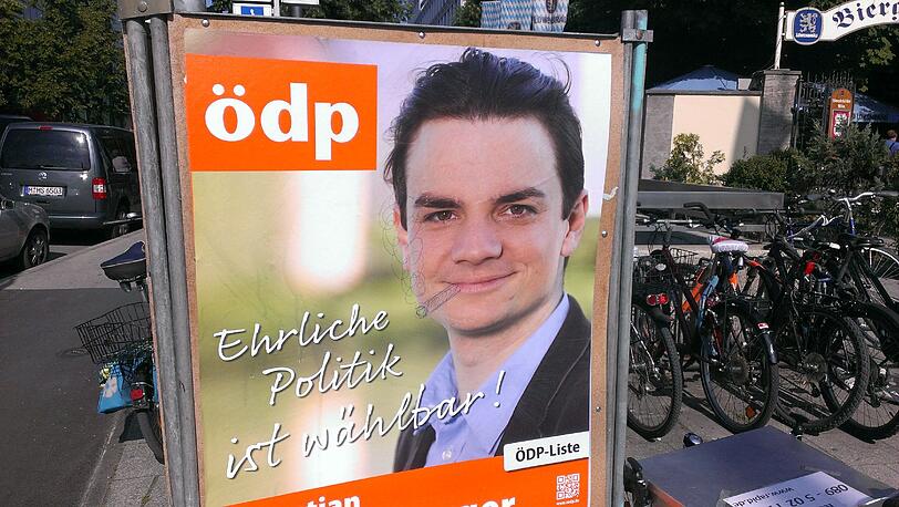 ...wurde etwas verändert: Der Passauer Politiker ist jetzt Raucher.