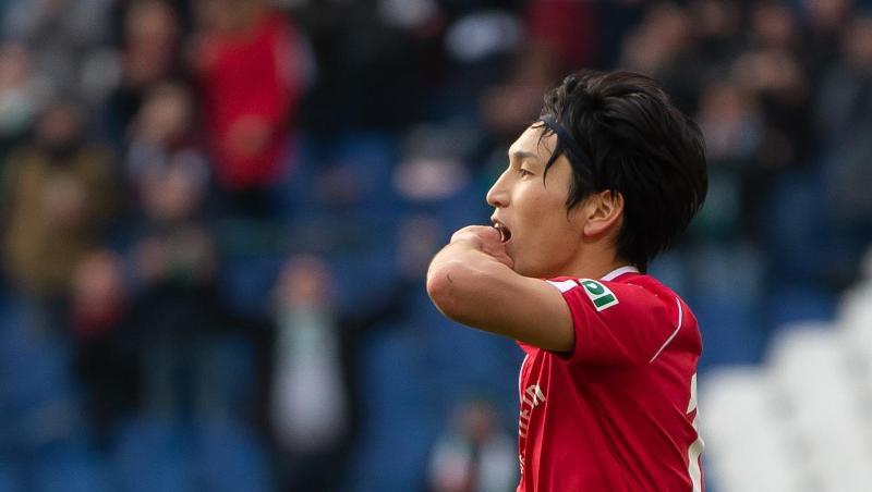 Genki Haraguchi jubelt nach seinem Tor zum 3:2-Endstand für Hannover 96 gegen Aue. Genki Haraguchi jubelt nach seinem Tor zum 3:2-Endstand für Hannover 96 gegen Aue.