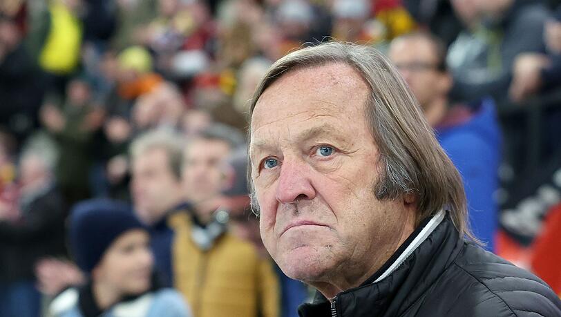 Eishockey-Legende Erich Kühnhackl ist mit dem Bayerischen Verdienstorden ausgezeichnet worden. Eishockey-Legende Erich Kühnhackl ist mit dem Bayerischen Verdienstorden ausgezeichnet worden.