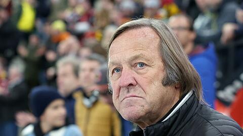 Eishockey-Legende Erich Kühnhackl ist mit dem Bayerischen Verdienstorden ausgezeichnet worden.