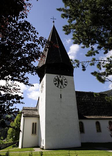 Die evangelischen Mauritiuskirche, aufgenommen am Freitag in Saanen (Schweiz) in der am Nachmittag die vorgesehene Trauerfeier und Beerdigung von Gunter Sachs (1932-2011) stattfinden wird.