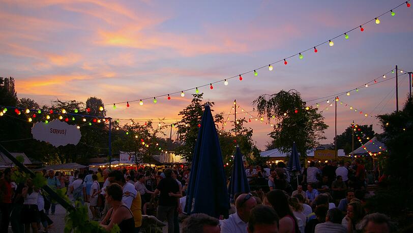 Mystische Abendstimmung auf dem Tollwood Mystische Abendstimmung auf dem Tollwood