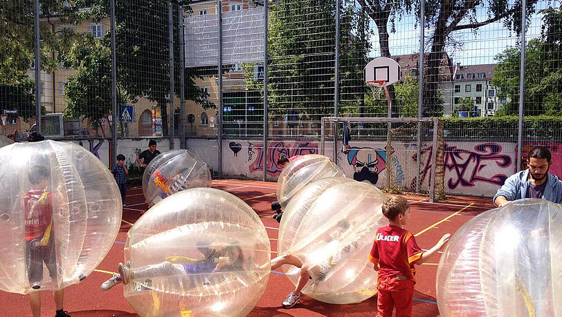„Bubblesoccer“ wird auch beim FEZI-Jubiläum gespielt. „Bubblesoccer“ wird auch beim FEZI-Jubiläum gespielt.