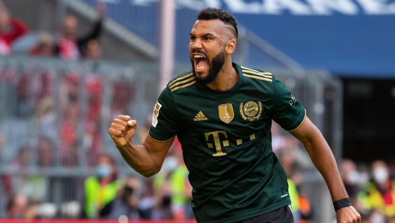 Eric Maxim Choupo-Moting von München jubelt über sein Tor zum 7:0.
