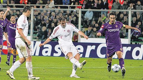 Trockener Schuss zum Ausgleich: Es war &ndash; erneut &ndash; Tim Borowski, der die Bayern gestern Abend in der Champions League vor einer Niederlage bewahrte. Foto: M.i.S.