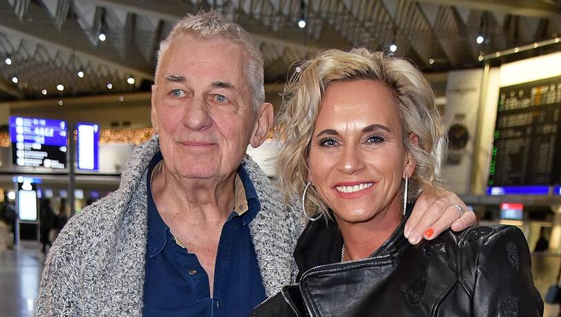 Anfang Januar starteten Heinz Hoenig und seine Frau Annika noch optimistisch ins Jahr. Sie begleitete ihn mit den Kindern nach Australien, wo er am RTL-Dschungelcamp teilnahm.