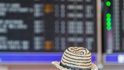 Am Frankfurter Flughafen drohen zum Ferienstart l&auml;ngere Wartezeiten.