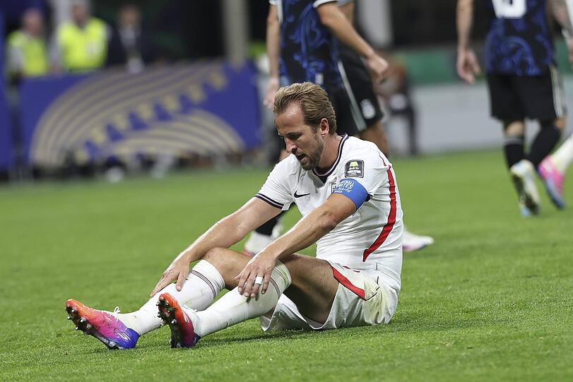 Harry Kane am Boden. Nach der Halbfinal-Niederlage gegen Argentinien ist der Traum vom zweiten WM-Titel nach 1966 für England ausgeträumt. Und auch eine Serie des FC Bayern fand, nach 44 Jahren, ein jähes Ende. Harry Kane am Boden. Nach der Halbfinal-Niederlage gegen Argentinien ist der Traum vom zweiten WM-Titel nach 1966 für England ausgeträumt. Und auch eine Serie des FC Bayern fand, nach 44 Jahren, ein jähes Ende.