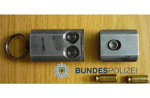Diese getarnte Waffe entdeckten Fahnder der Bundespolizei bei einer Kontrolle auf Höhe Oberaudorf