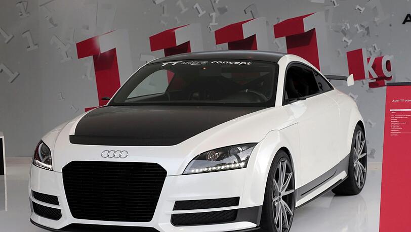 Erfolgreiche Diät: Der Schau-TT namens Ultra Quattro Concept hat gegenüber der Serienversion 100 Kilo abgespeckt. Erfolgreiche Diät: Der Schau-TT namens Ultra Quattro Concept hat gegenüber der Serienversion 100 Kilo abgespeckt.