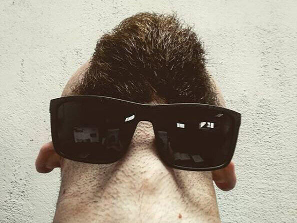 Mal wieder ein neuer Trend auf Instagram: Unter #beardsfrombelow posten Männer ihre seltsamen Bartgesichter.