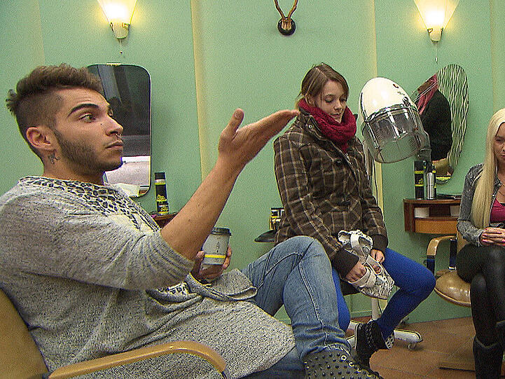 Hanna flippt aus als sie ihren Job in der Schnitte verliert